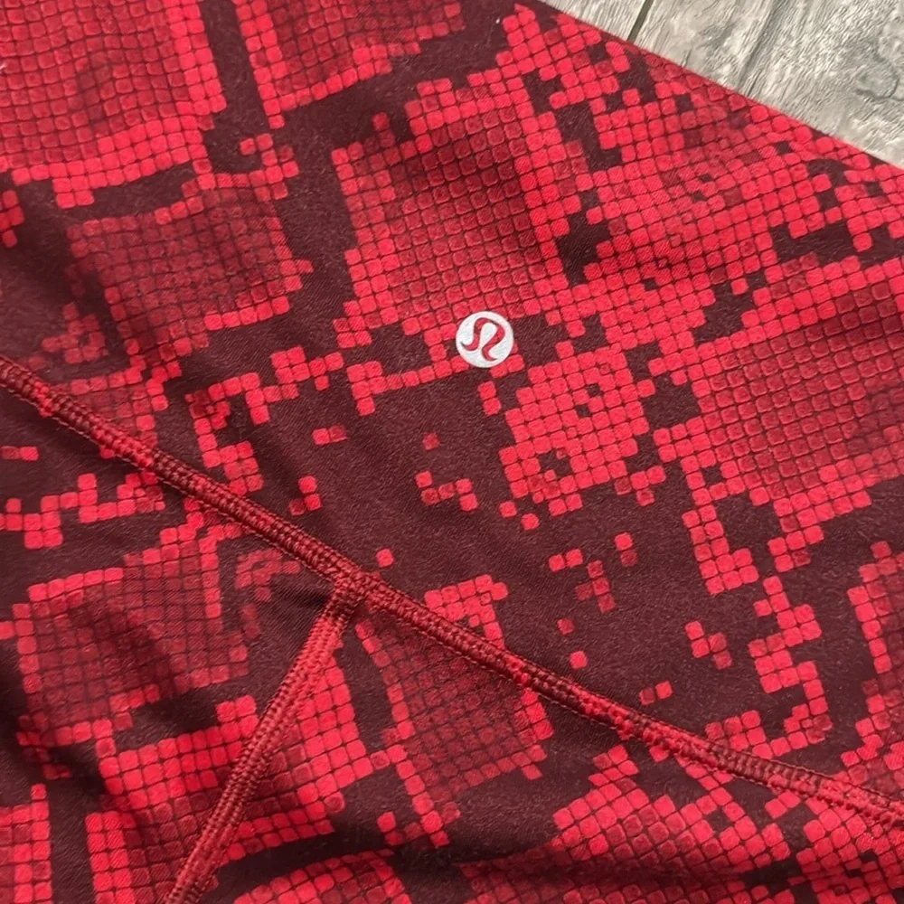 LULULEMON Boogie Short Roll Down Ziggy Snake Red Tide Cranberry 6